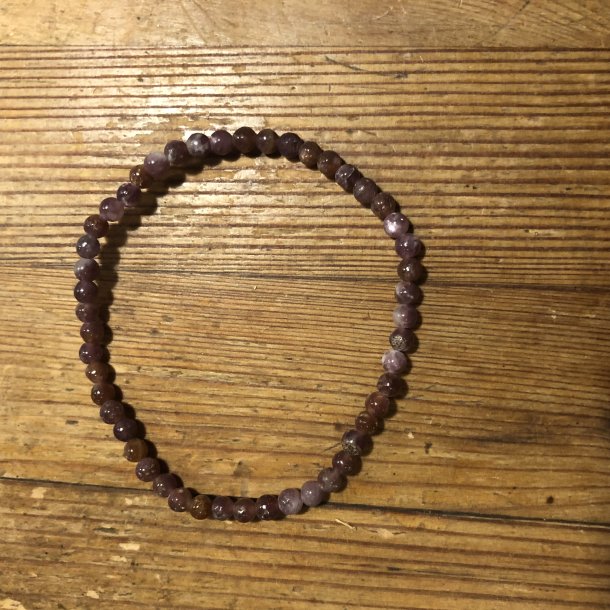 Lepidolit A 4mm, kugle