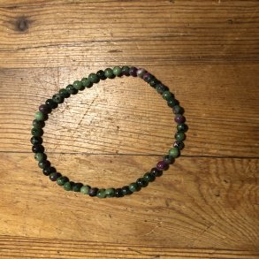 Zoisit med rubin A armbnd 4mm, kugle