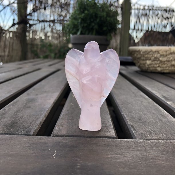 Engel i rosakvarts p 7,5x 5 cm