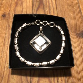 Armbnd og vedhng i sterlingslv og facetslebet bjergkrystal