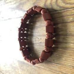 Jaspis rd armbnd formet som badebro