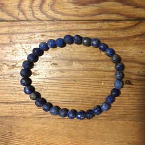 Lapis lazuli armbnd 6mm kugle facetteret