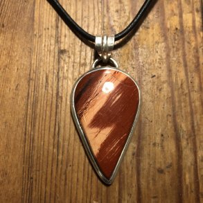 Vedhng i sterlingslv med breccijaspis